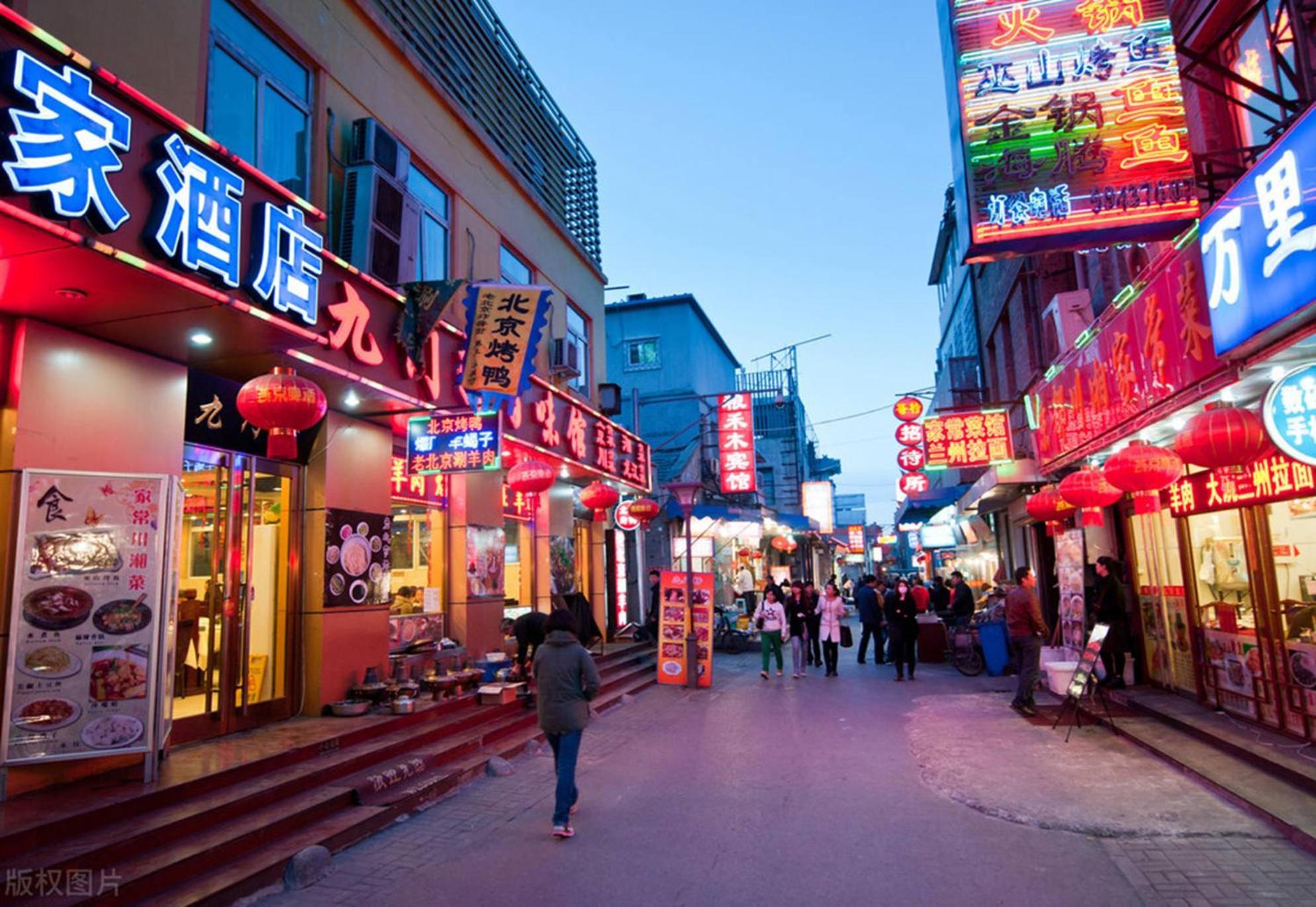Jingfang Building Smart Hotel - Located In The Busiest Part Of The Downtown Area, Near Beijing Tiananmen Square And The Forbidden City,Wangfujing Shopping Street ,Newly Opened Hotel,Provide Free Laundry Service,Provide Tourism And Ticketing Services المظهر الخارجي الصورة