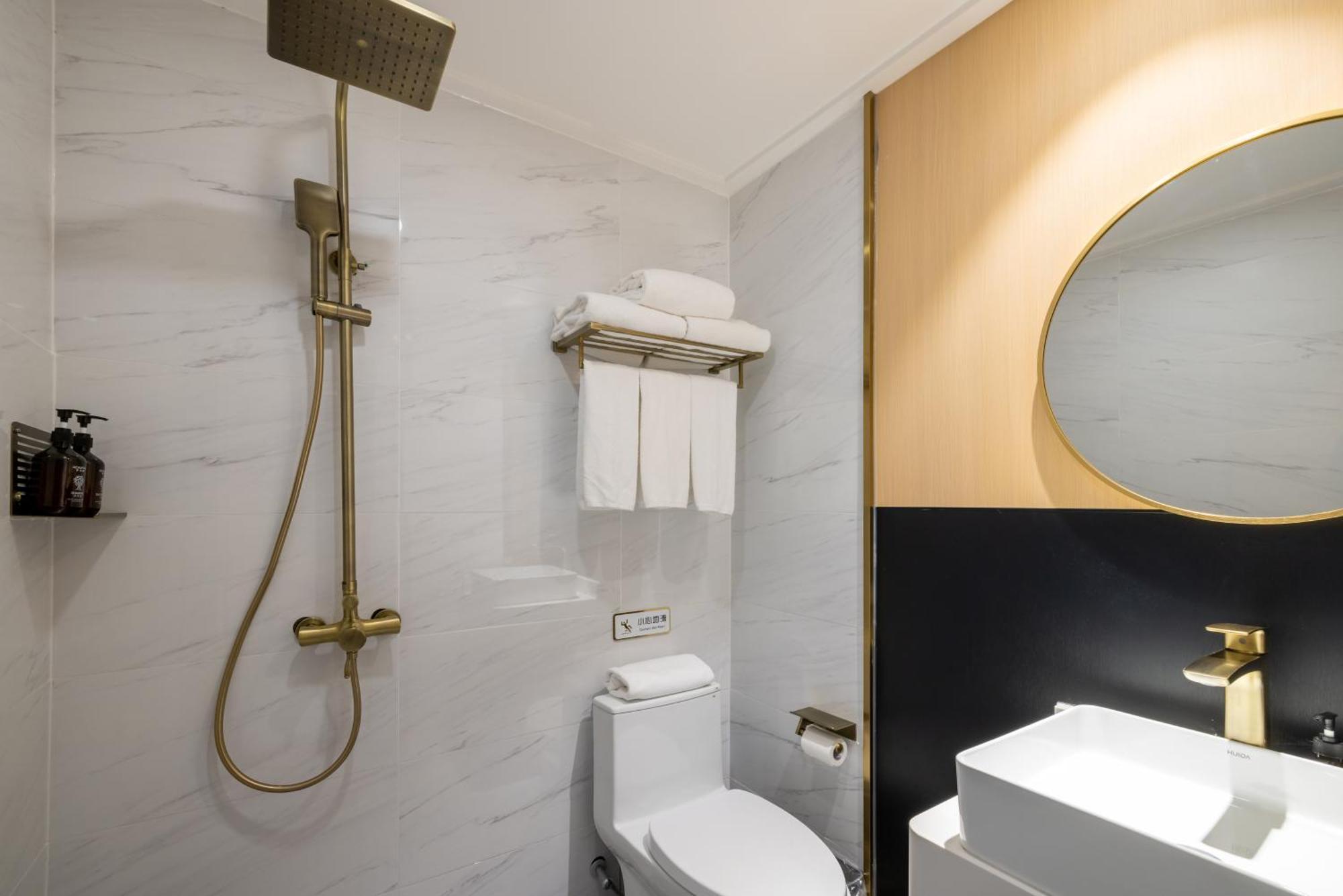 Jingfang Building Smart Hotel - Located In The Busiest Part Of The Downtown Area, Near Beijing Tiananmen Square And The Forbidden City,Wangfujing Shopping Street ,Newly Opened Hotel,Provide Free Laundry Service,Provide Tourism And Ticketing Services المظهر الخارجي الصورة